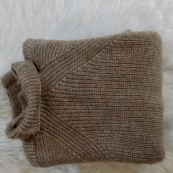 H&M Sweaters - HM womans chunky crop sweater Sz L